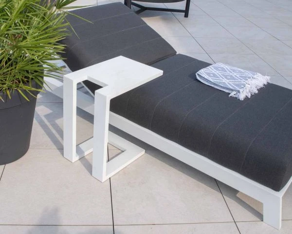 Bout De Canapé Design En Aluminium Blanc "Lazy Beach" – Image 2