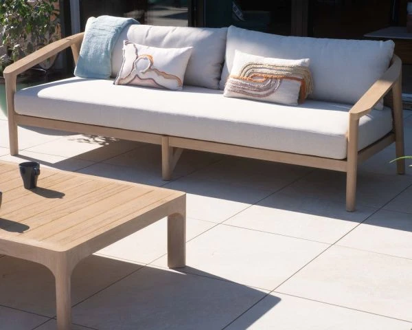 Table Basse Pour Salon D'extérieur En Teck Massif Brossé "Agosta" 150 Cm – Image 5