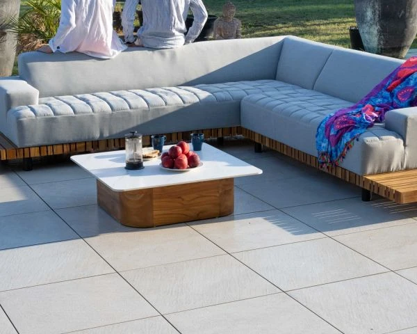 Canapé Haut De Gamme Avec Retour Droit Tissu Sunbrella Gris Clair "Lombok" – Image 3