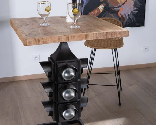 Table De Bar Originale Esprit Récup Avec Pied Base Feu Tricolore "Crazy" – Image 2