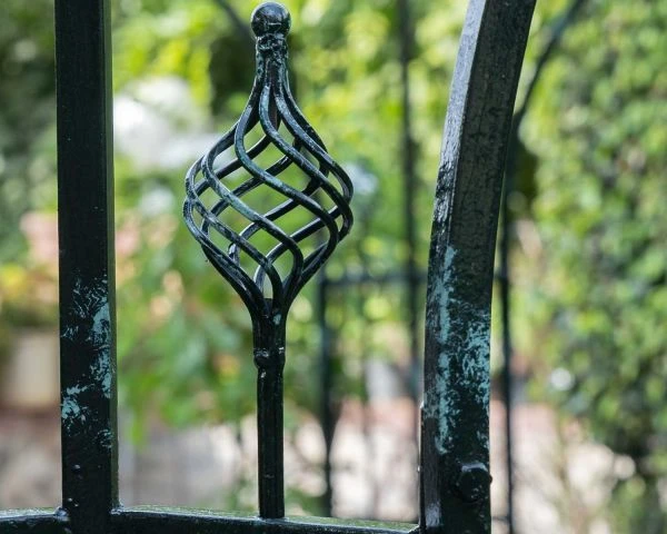 Grande Gloriette De Jardin En Fer Forgé Aspect Vieilli "Rosy" Diamètre 3m55 – Image 5