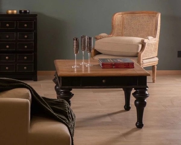 Table Basse Carrée Bicolore En Bois Massif Avec Tiroir "Legacy" – Image 4