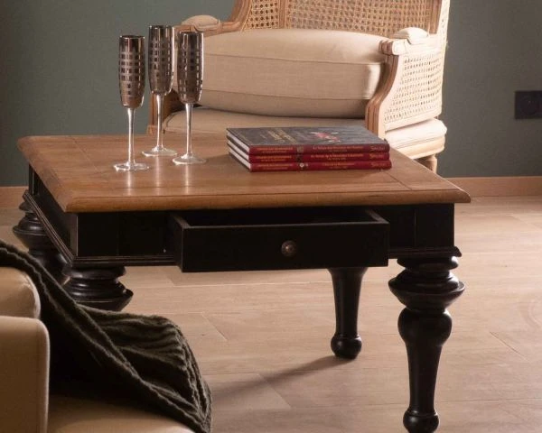 Table Basse Carrée Bicolore En Bois Massif Avec Tiroir "Legacy" – Image 5