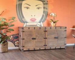 Buffet En Manguier Blanchi Et Métal Style Coffre Vintage "Voyage"